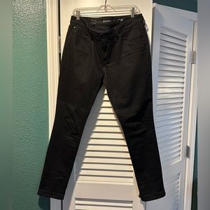 Womens Levi’s mid-rise bold curve black denim jeans.